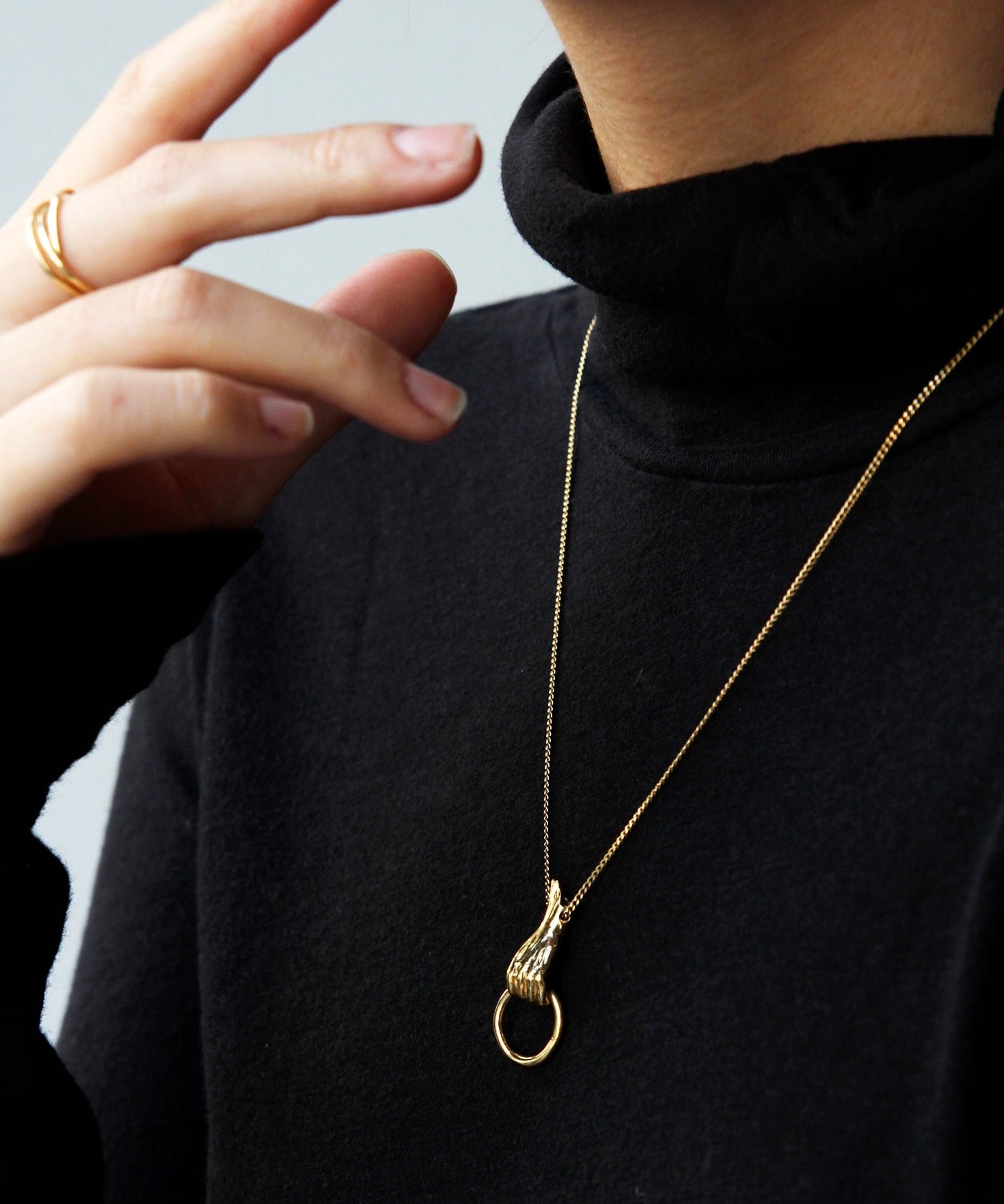 SOLID HAND NECKLACE - Ruby Star