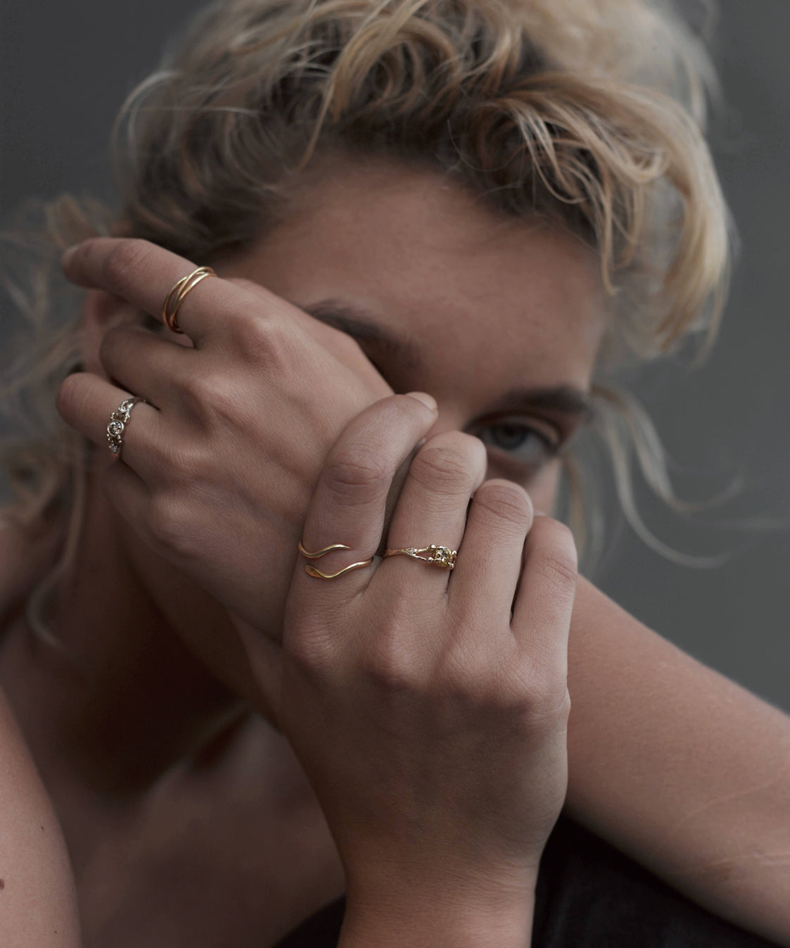 MINIMALIST GOLD SERPENT RING - Ruby Star