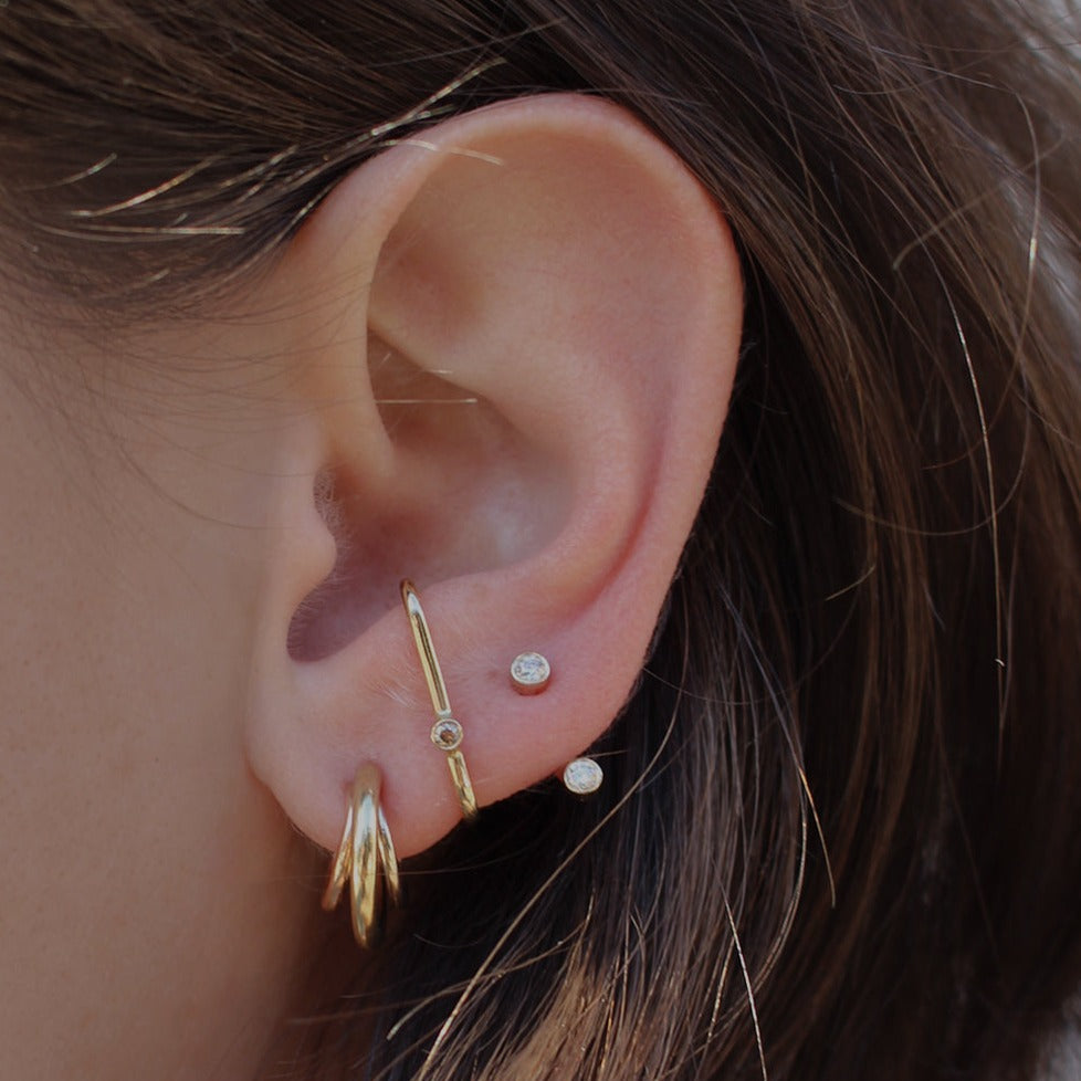 GOLD U  DOT EARRING - Ruby Star